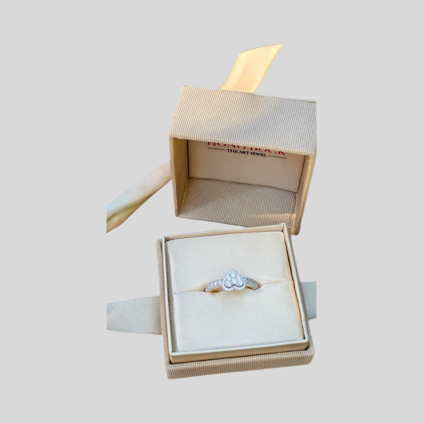 Weißgold-Ring mit Herz und Diamanten – Zeitlose Romantik