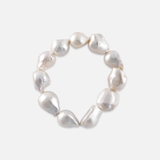 Elastisches Armband aus weißen Süßwasser-Barockperlen