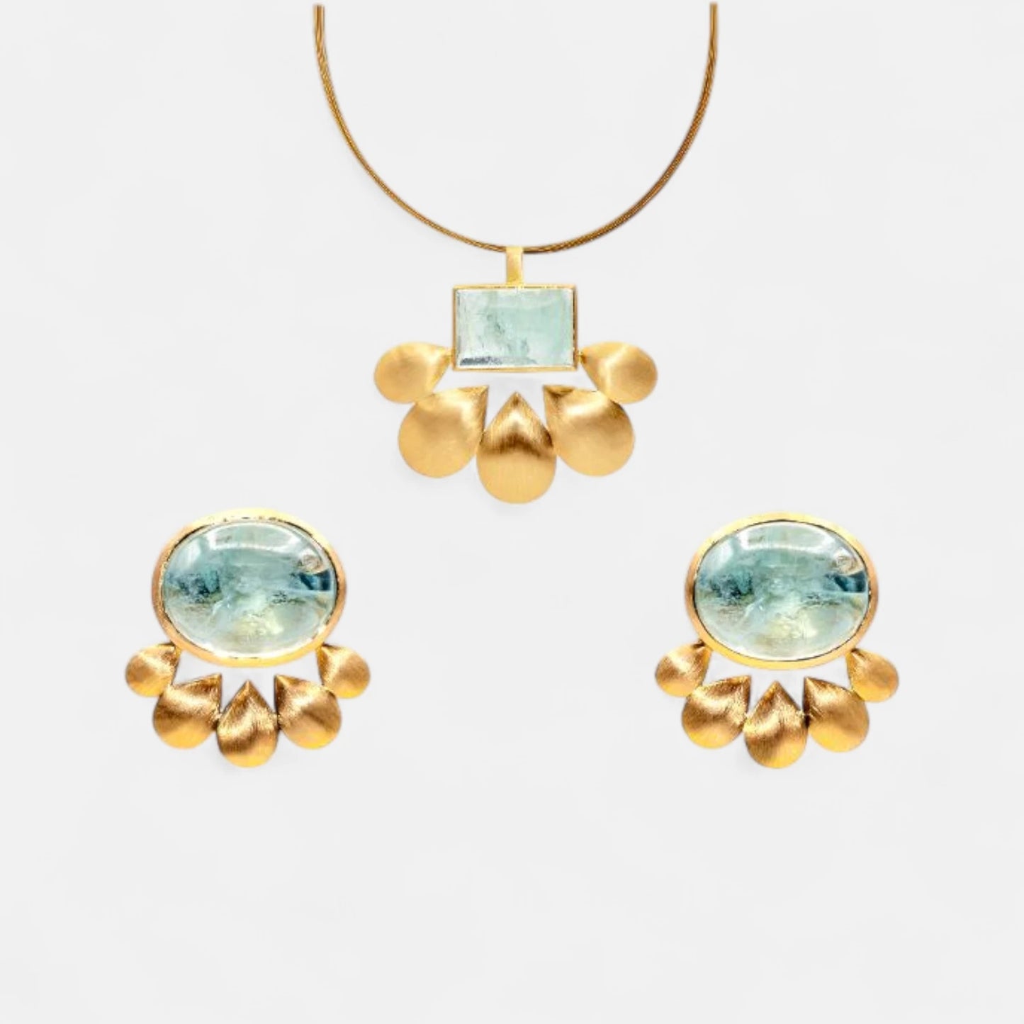Aquamarin-Set aus 750er Gelbgold – Ohrringe & Anhänger