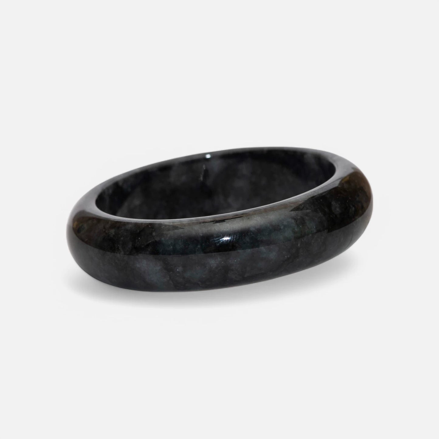 Armreif aus schwarzer Jade mit glänzender Oberfläche