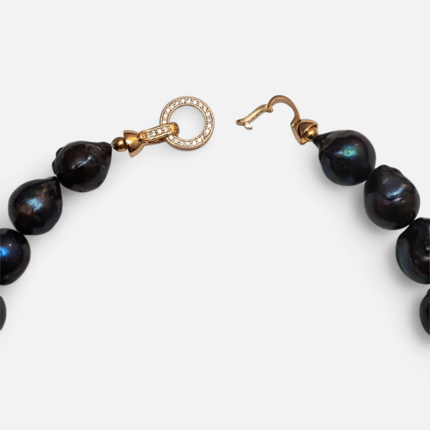 Design-Perlenkette aus dunkelgrauen Süßwasser-Barockperlen