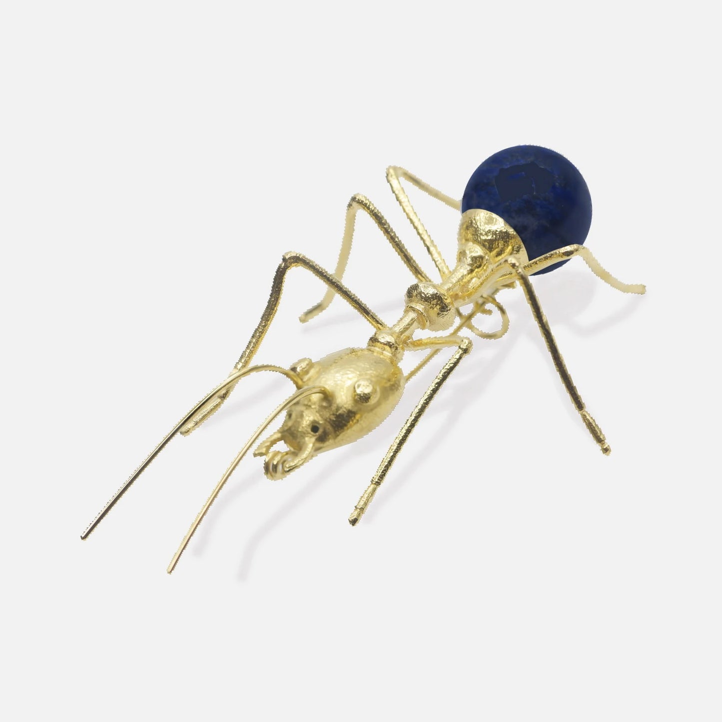 Brosche Ameise mit Lapiskugel – vergoldet