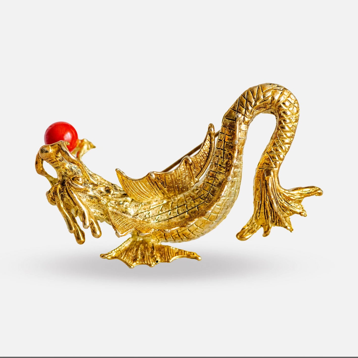 Chinesischer Drachen Anhänger & Brosche mit roter Koralle