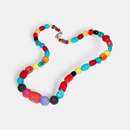 Design-Kette aus Multicolor-Korallen, Türkis & Glückssymbolen