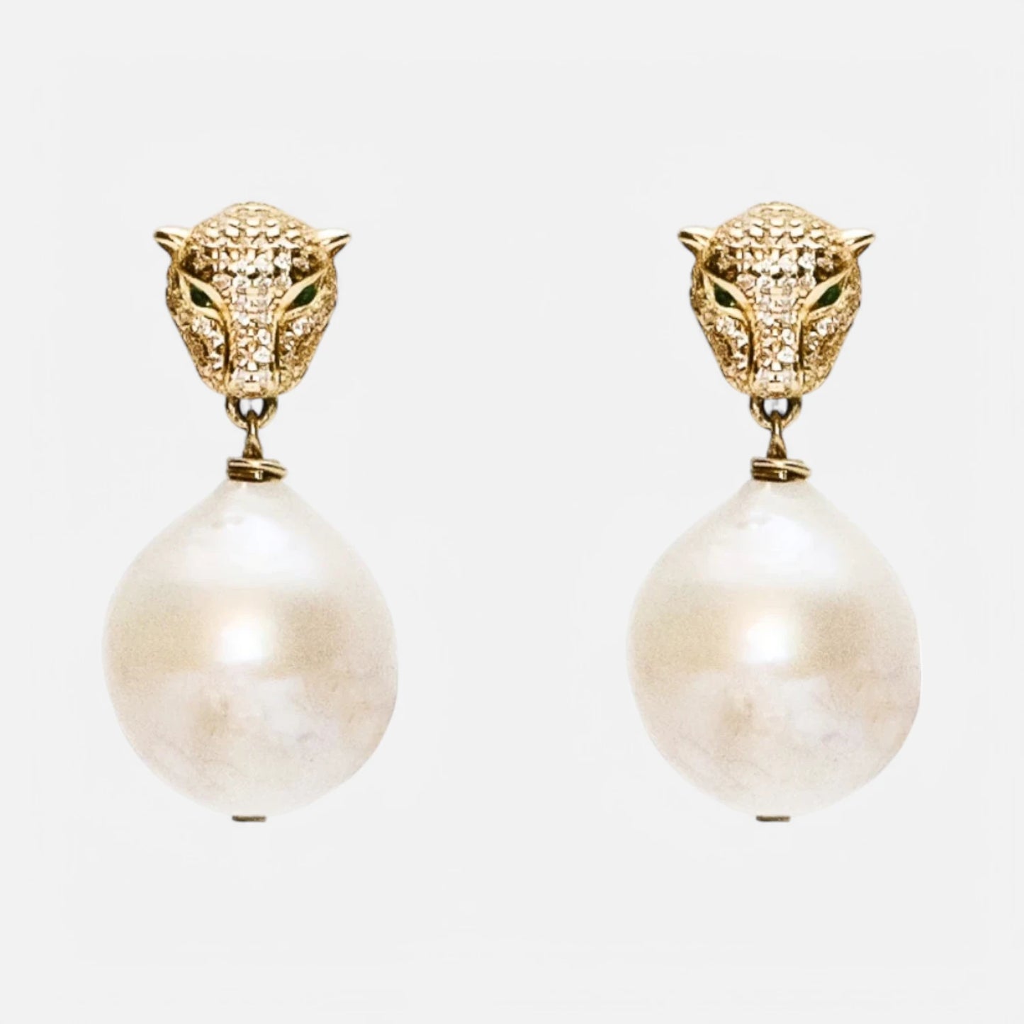 Tigerkopf & Barockperlen – Vergoldete Statement-Ohrringe