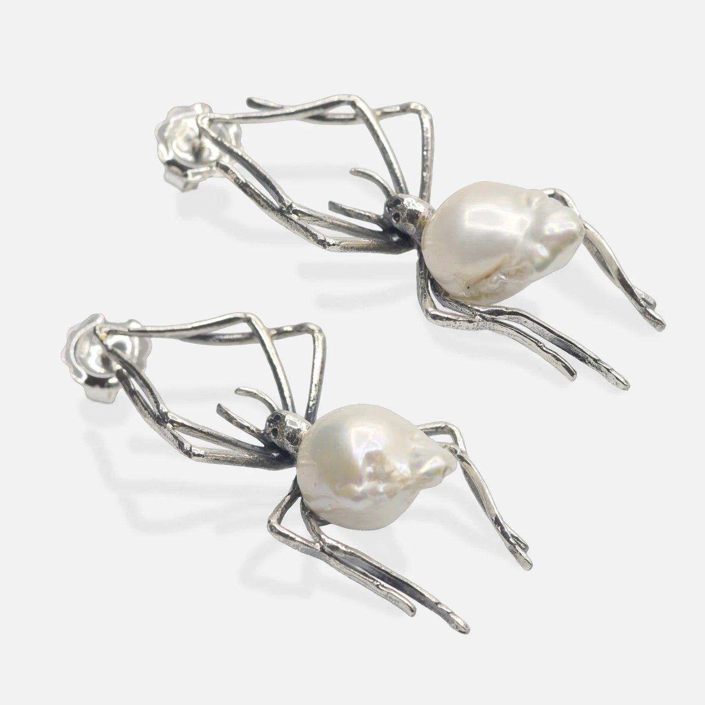 Ohrringe Spinne mit Barockperle – Silber