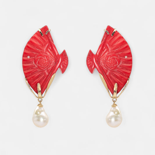 Ohrringe mit roter Koralle & Zuchtperlen – Kunstvoll & ausdrucksstark