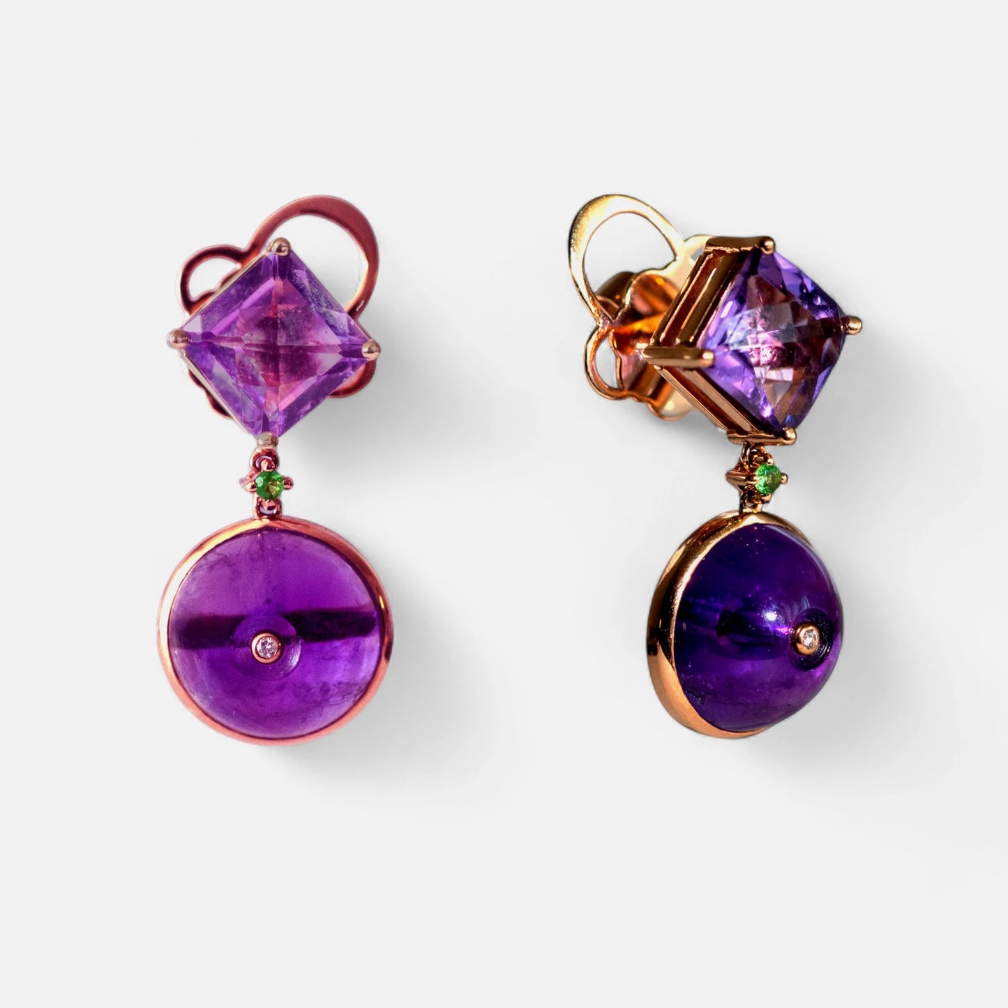 Amethyst-Ohrringe mit grünem Akzent – 18K Gelbgold
