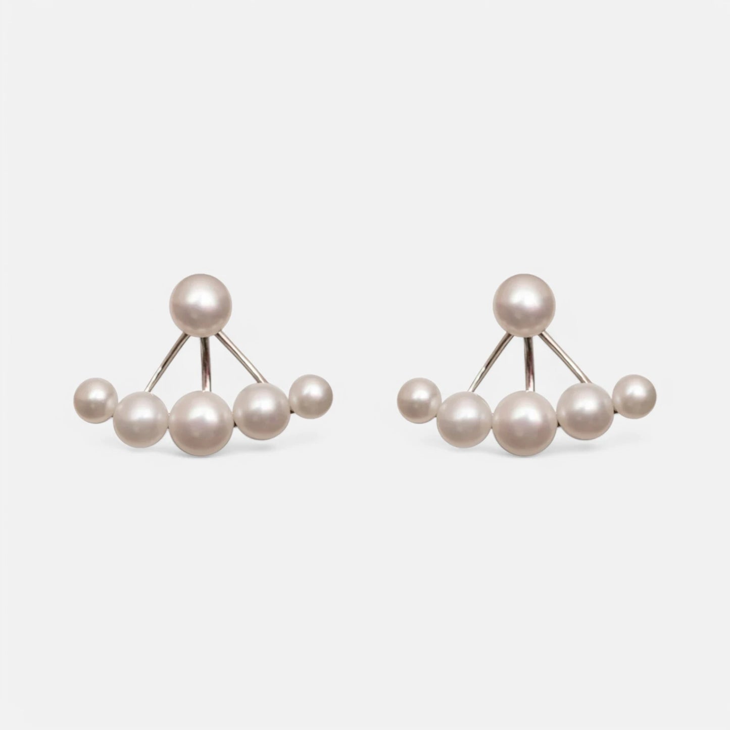 Design-Ohrstecker in Fächerform mit Süßwasserperlen und Silber