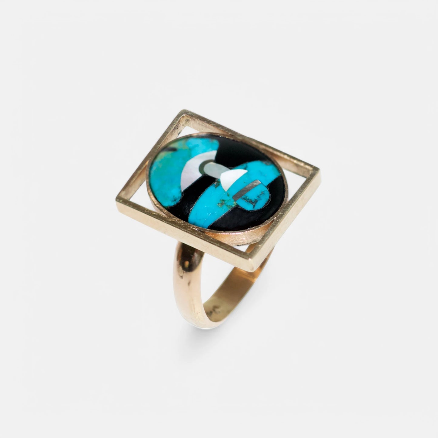 Ikonischer Ring Lady with Hat aus Onyx, Türkis, Perlmutt & 750 Gold