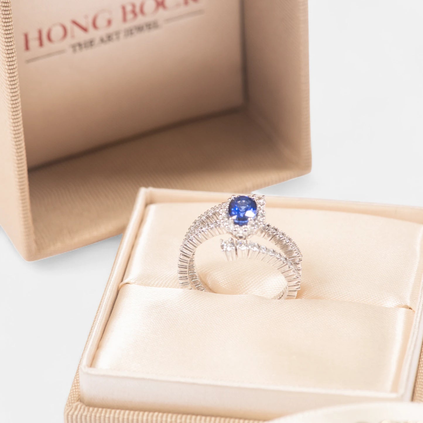 Design-Ring mit Saphir & Brillanten – 18K Weißgold