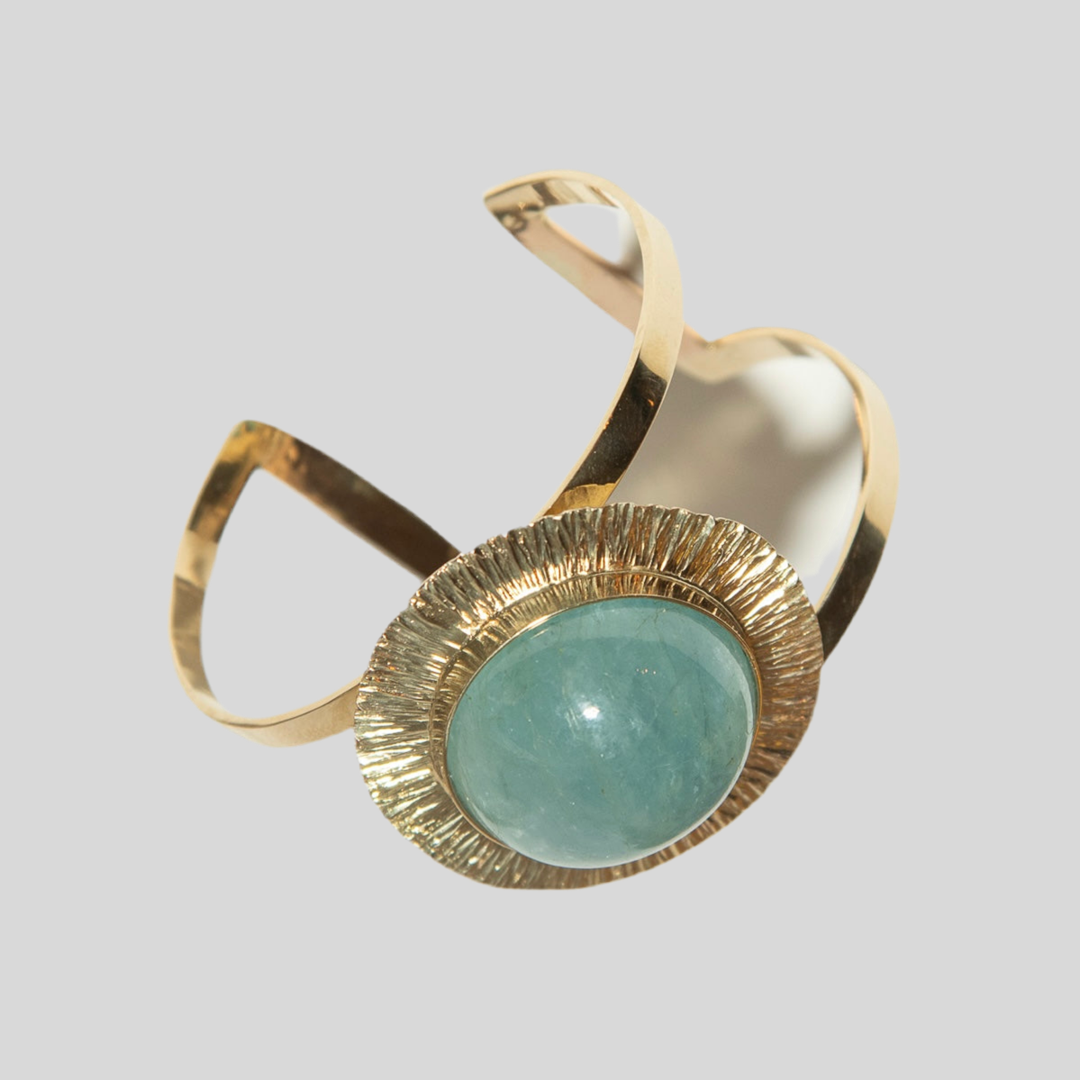 Armreif aus Aquamarin & 585er Gold – Power Statement