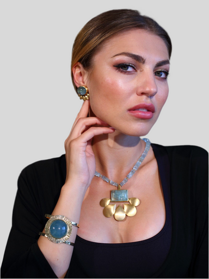 Aquamarin-Anhänger in 750er Gelbgold mit Tropfenmotiv