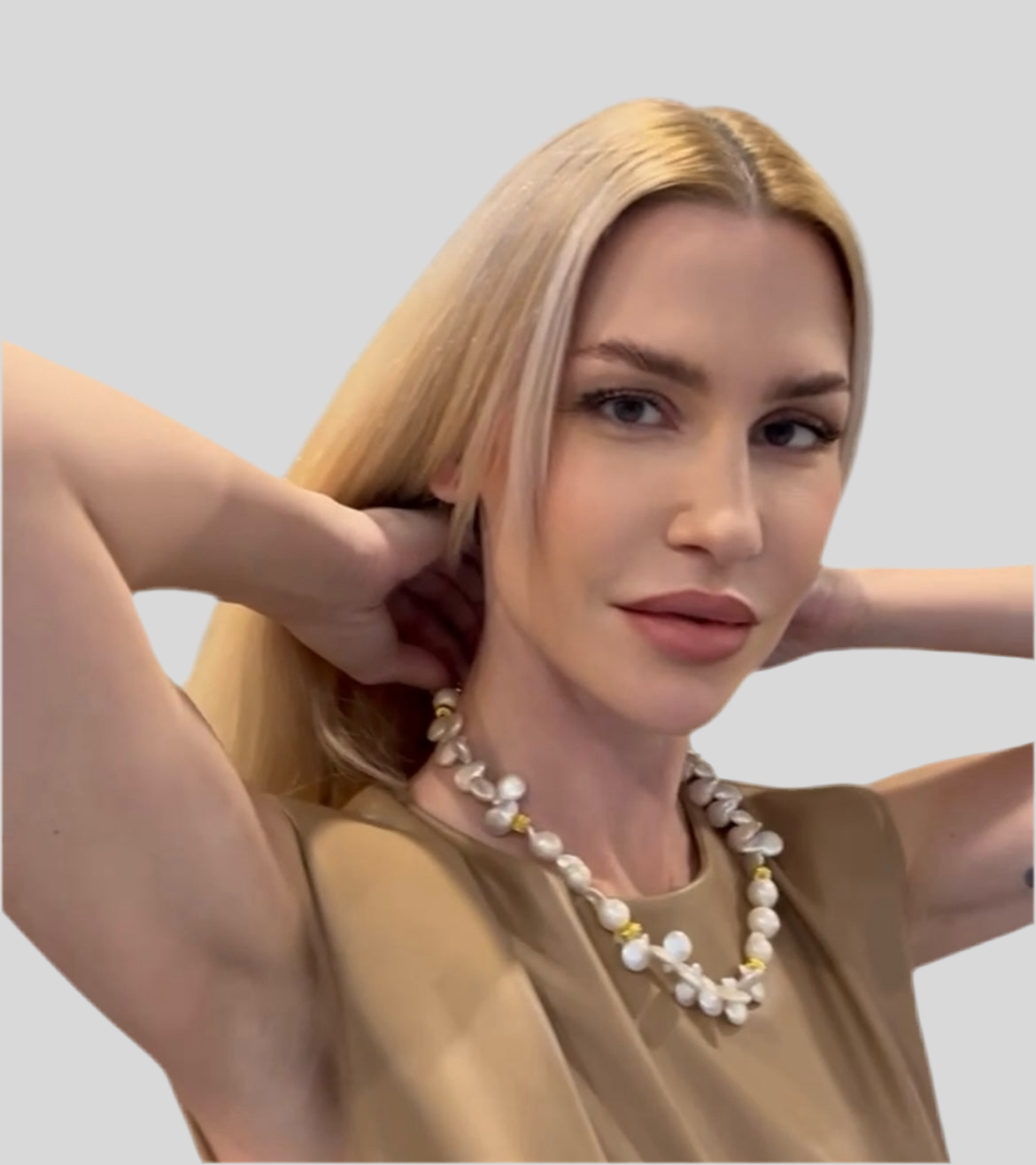 Design-Perlenkette mit goldfarbenen Zwischenteilen