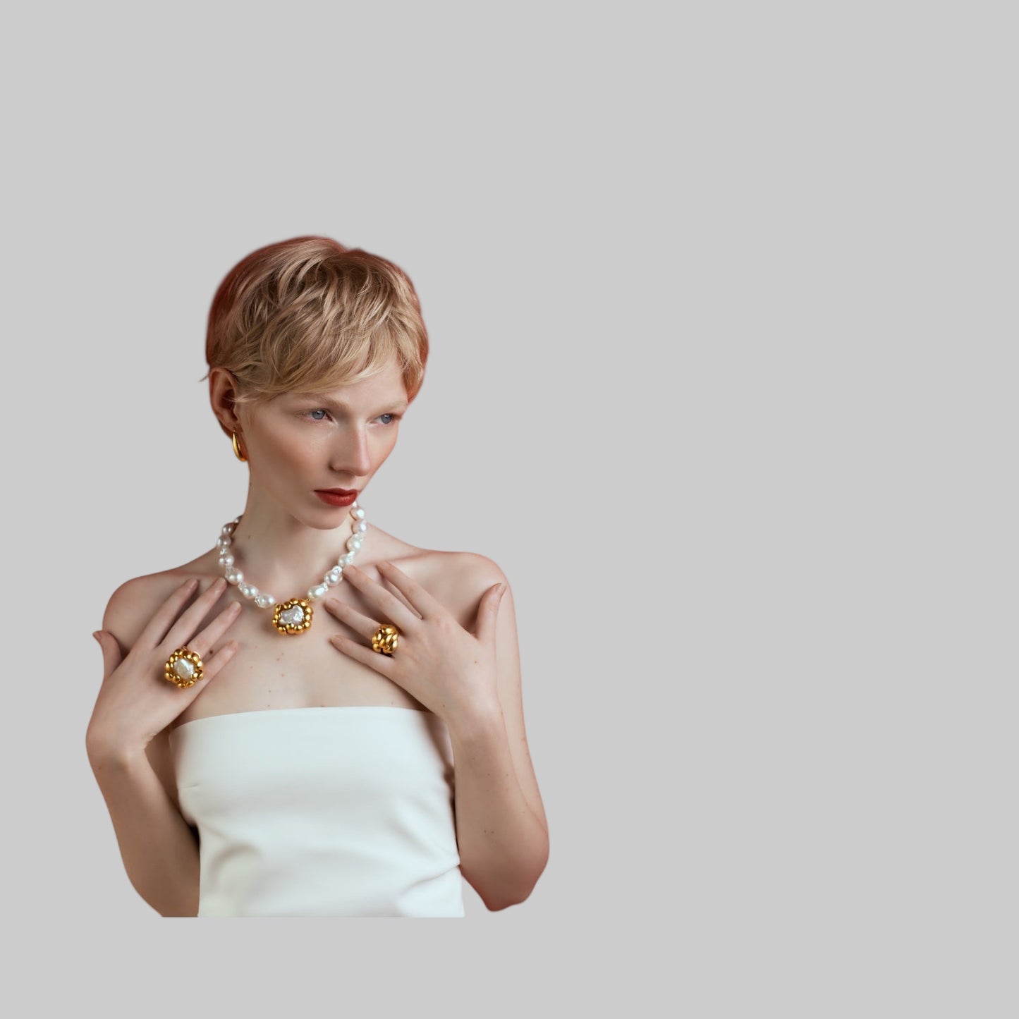 Ring in Blütenform mit Süsswasserperle – vergoldet