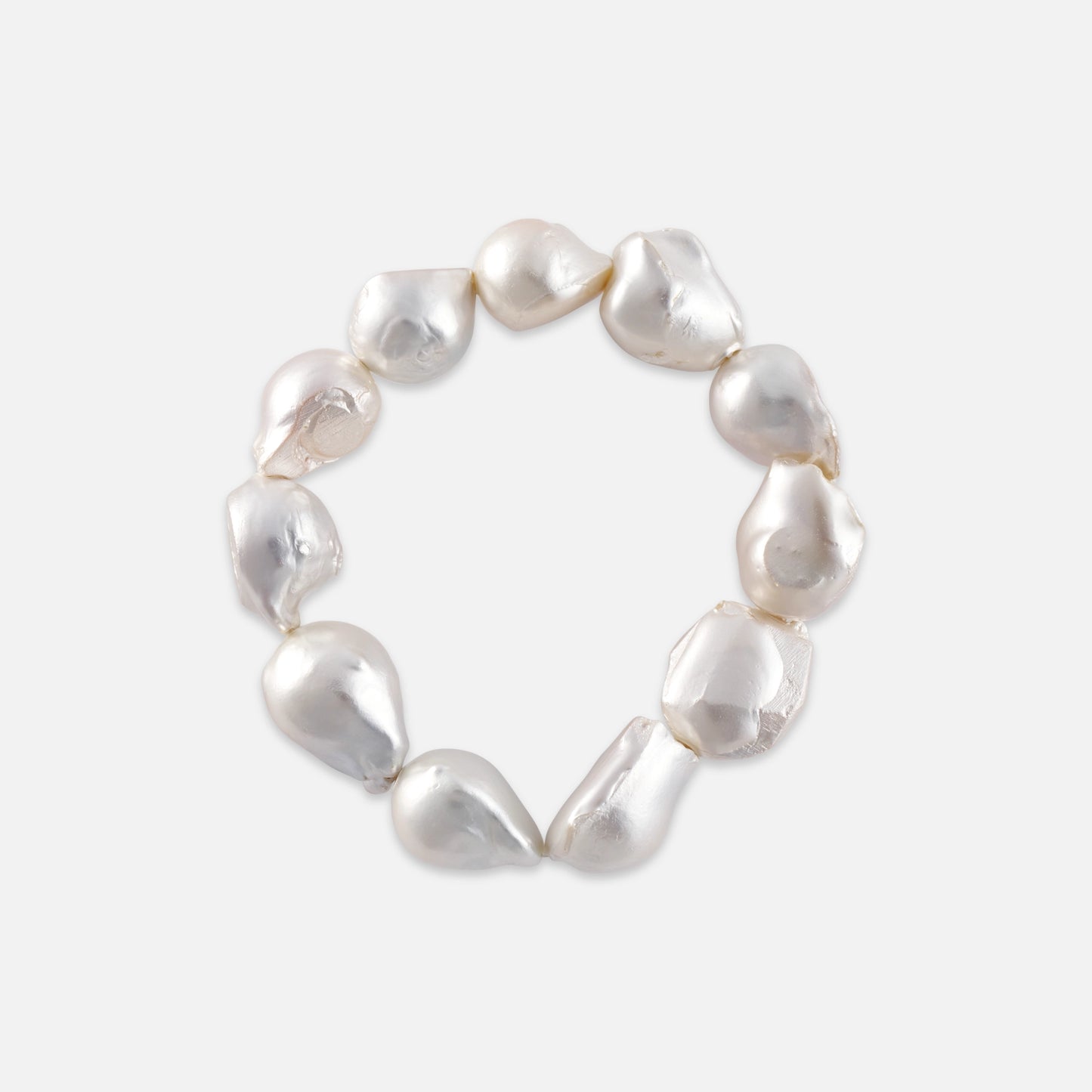 Elastisches Armband aus weißen Süßwasser-Barockperlen