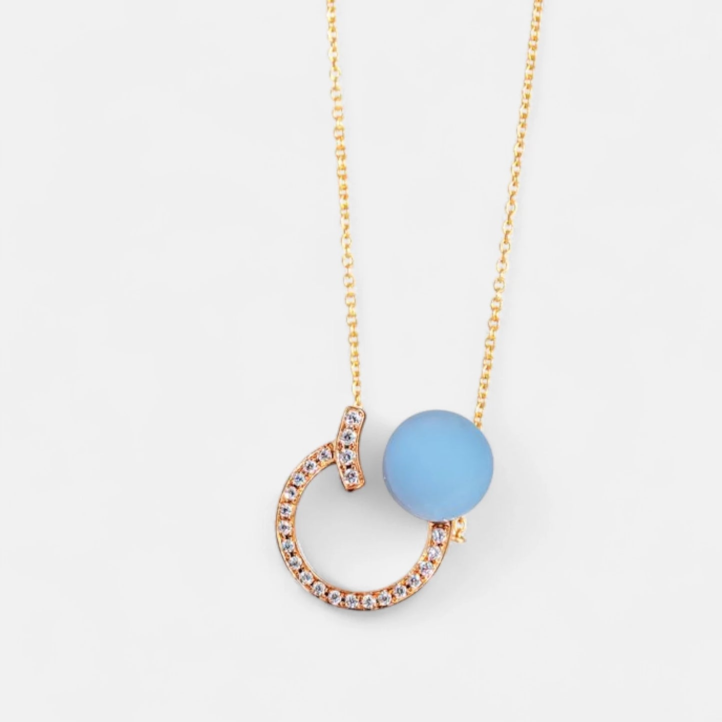 Kette mit Milky Chalcedon & Brillanten in 18K Roségold