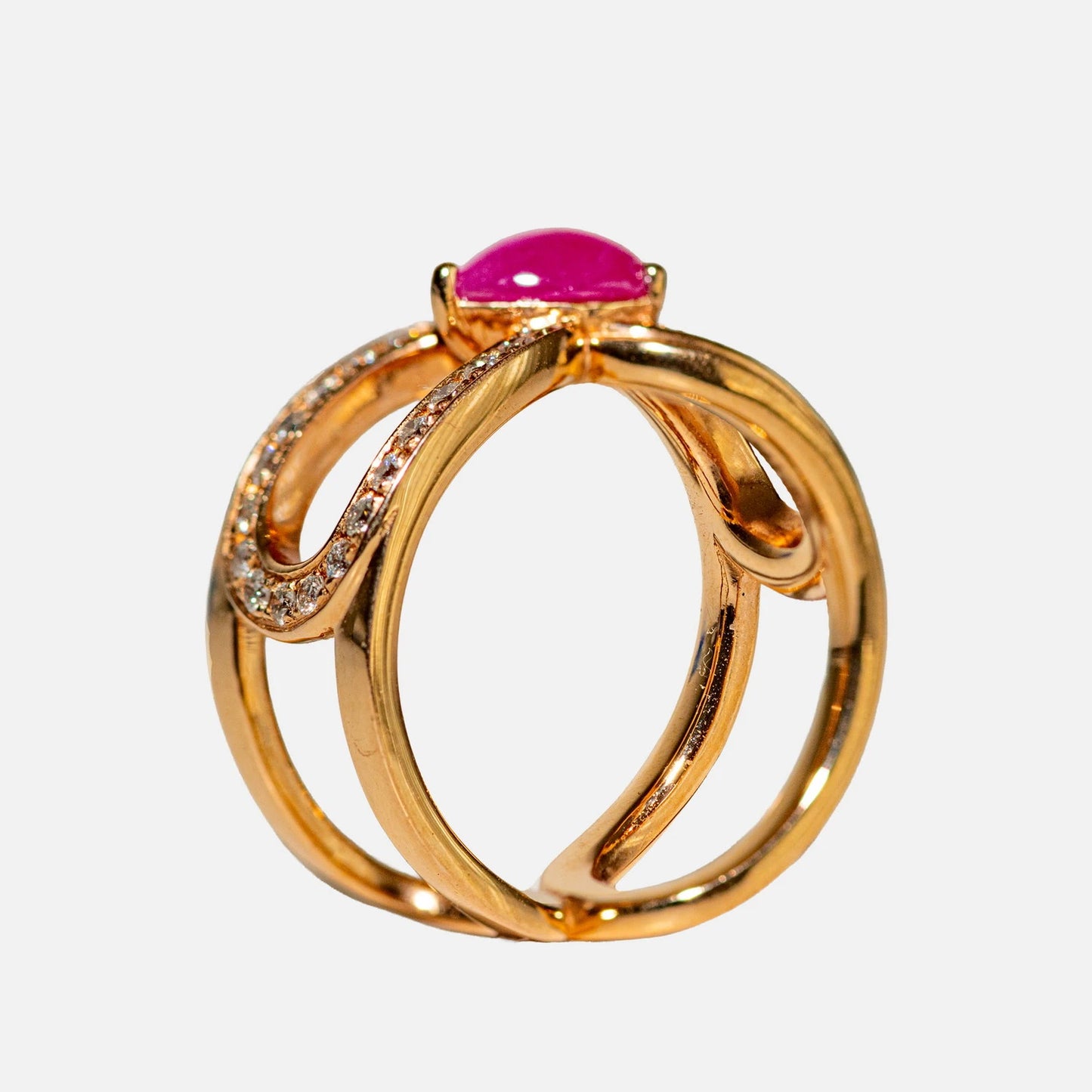 Ring mit Rubin und Brillanten – 18K Rotgold