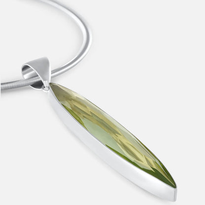 Silberanhänger mit grünem Obsidian – Modernes Design