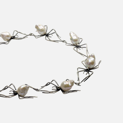 Collier Spinne mit Barockperlen – Silber