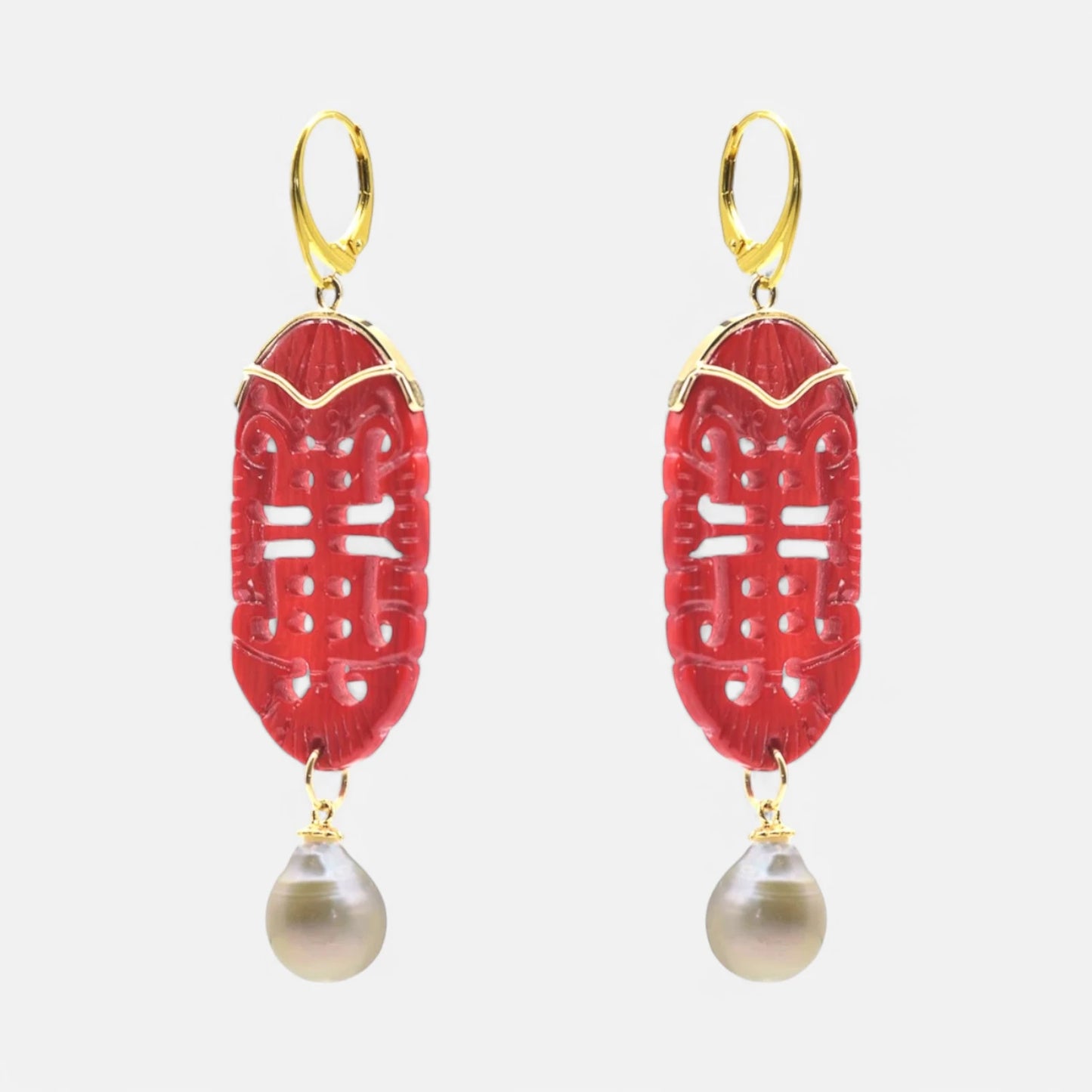 Design-Ohrringe aus roter Bambuskoralle und Barockperlen