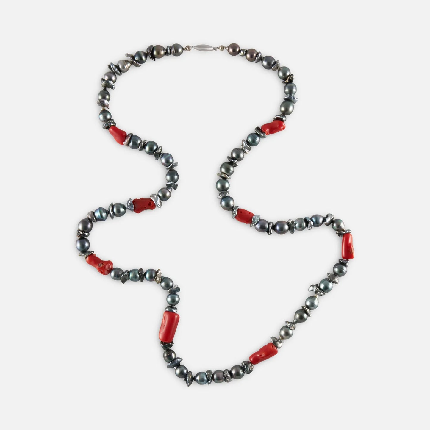 Kette mit Tahitiperlen und Naturkorallen