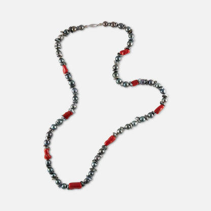 Kette mit Tahitiperlen und Naturkorallen