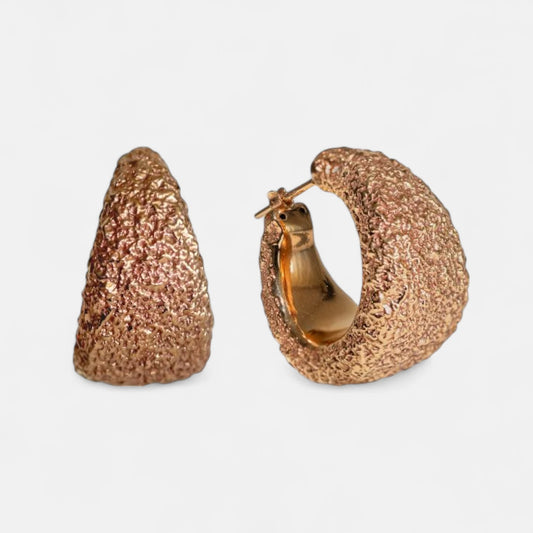 Kleo-Ohrringe aus 18 Karat Gold mit strukturierter Oberfläche