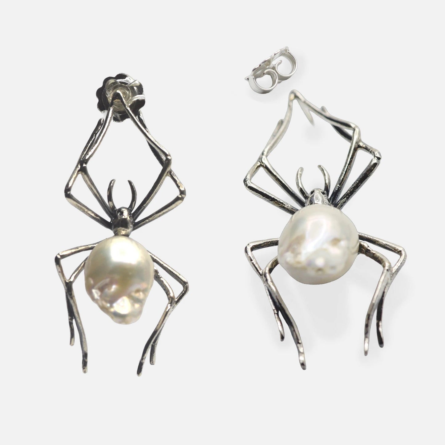 Ohrringe Spinne mit Barockperle – Silber