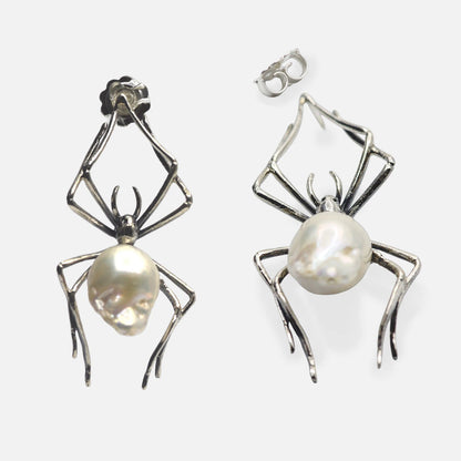 Ohrringe Spinne mit Barockperle – Silber