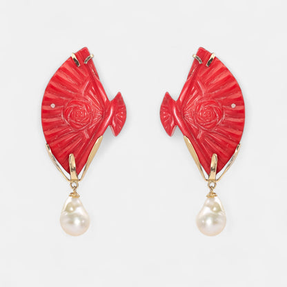 Ohrringe mit roter Koralle & Zuchtperlen – Kunstvoll & ausdrucksstark