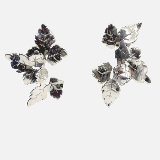 Ohrstecker mit Blumenmotiv aus Silber