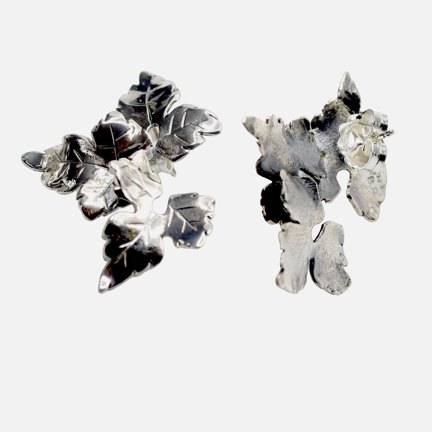 Ohrstecker mit Blumenmotiv aus Silber