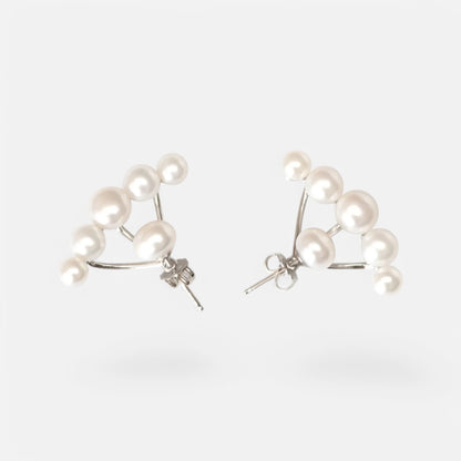 Design-Ohrstecker in Fächerform mit Süßwasserperlen und Silber