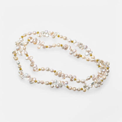 Lange Perlenkette mit Barockperlen & vergoldeten Akzenten