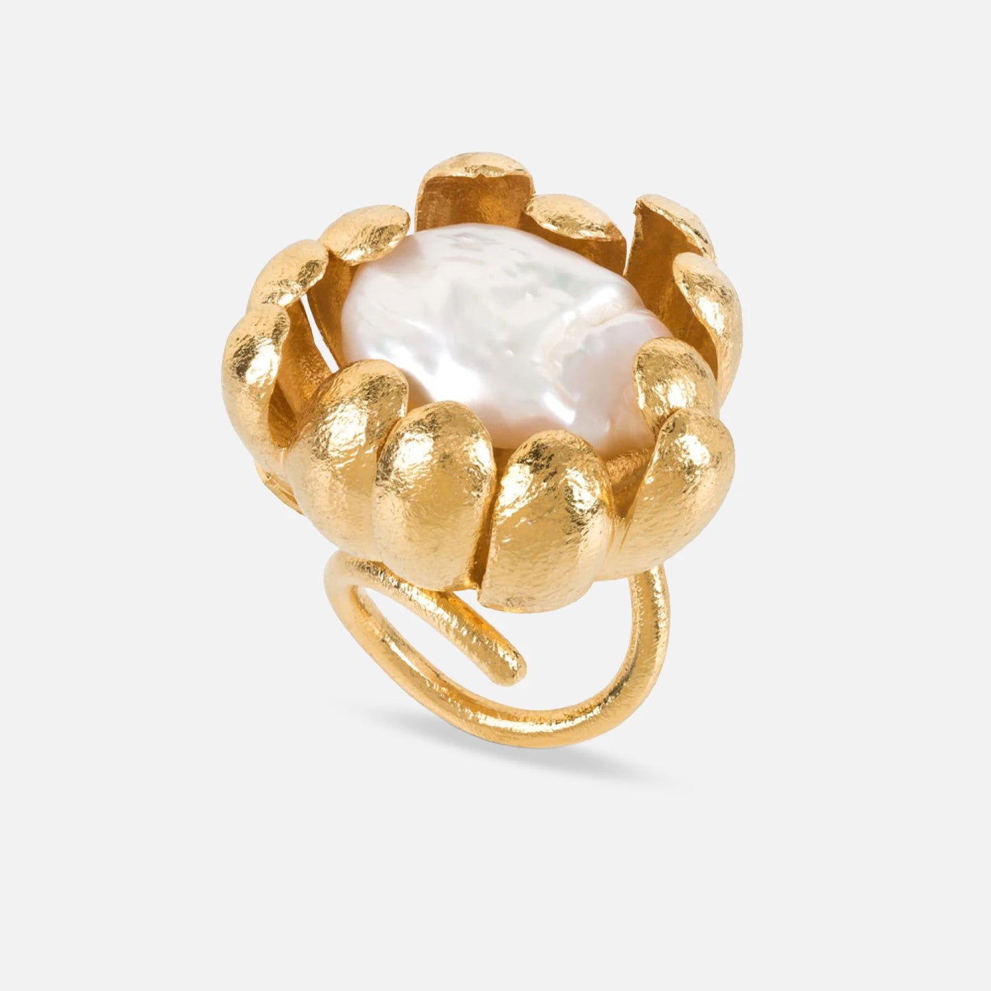 Ring in Blütenform mit Süsswasserperle – vergoldet