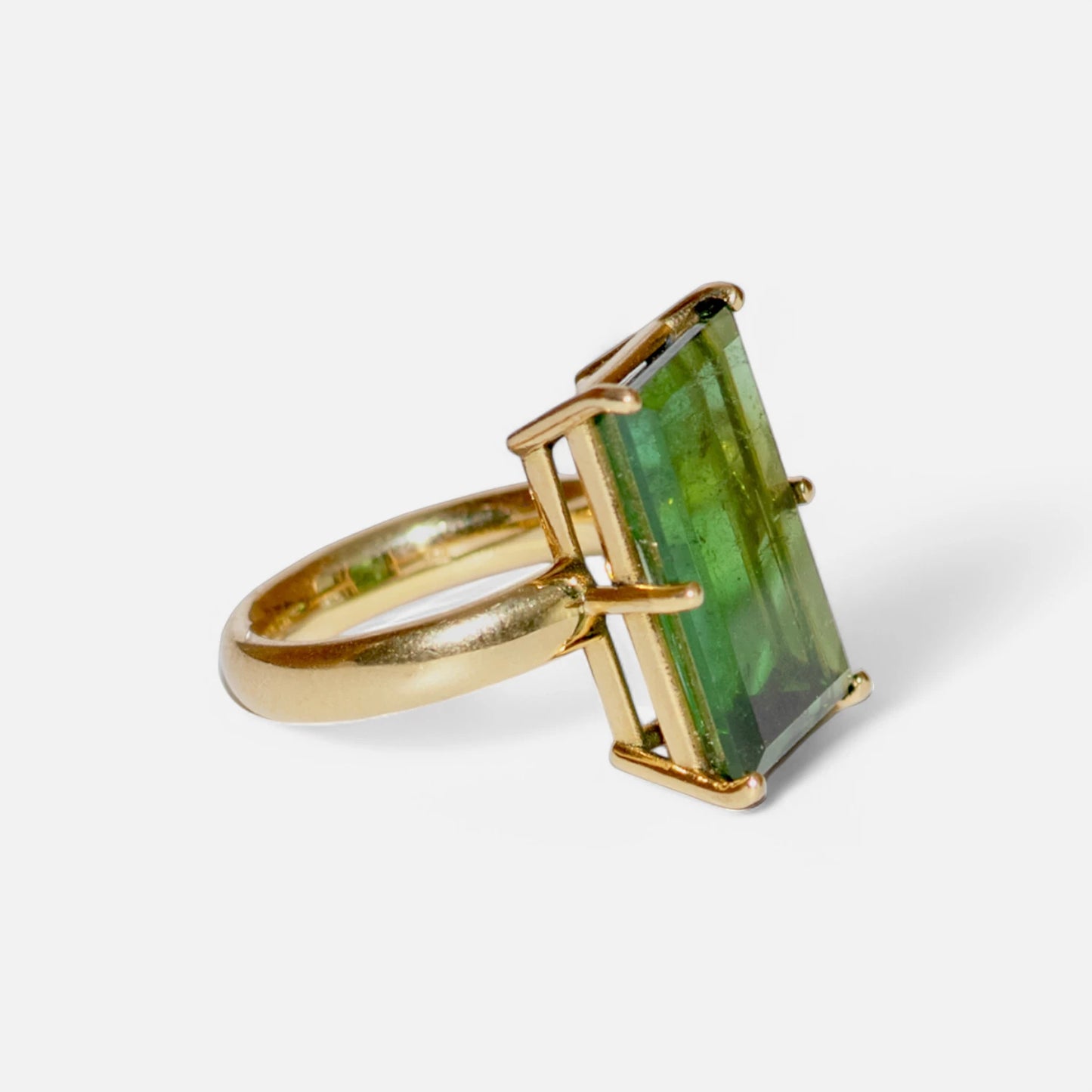 Ring aus 750 Gelbgold mit grünem Turmalin