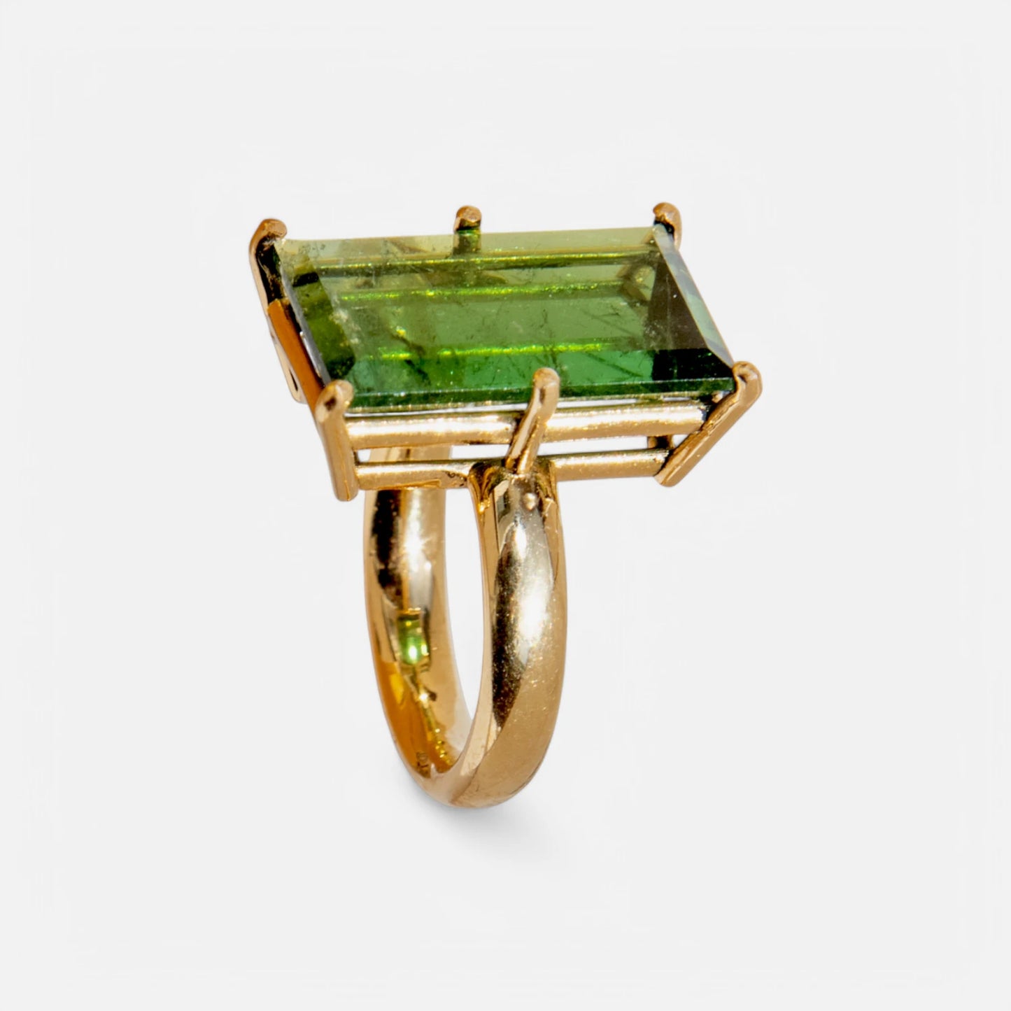 Ring aus 750 Gelbgold mit grünem Turmalin