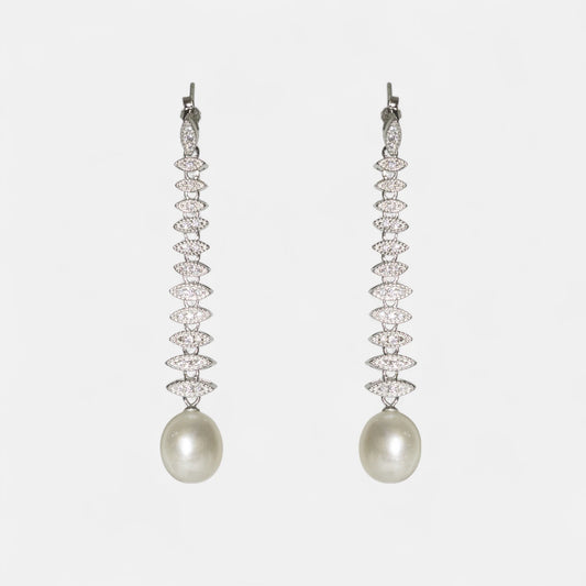 Design-Ohrhänger aus 925er Silber mit Zuchtperlen