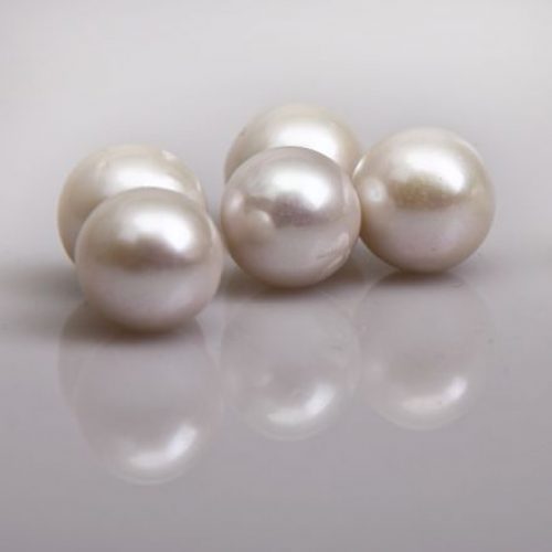 Freshwater pearls loose white in 18 - 19 mm