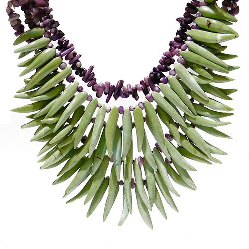 HONG BOCK-Design Halskette aus  grüne Magensit Päperonie+ Lila Korallen splitter.