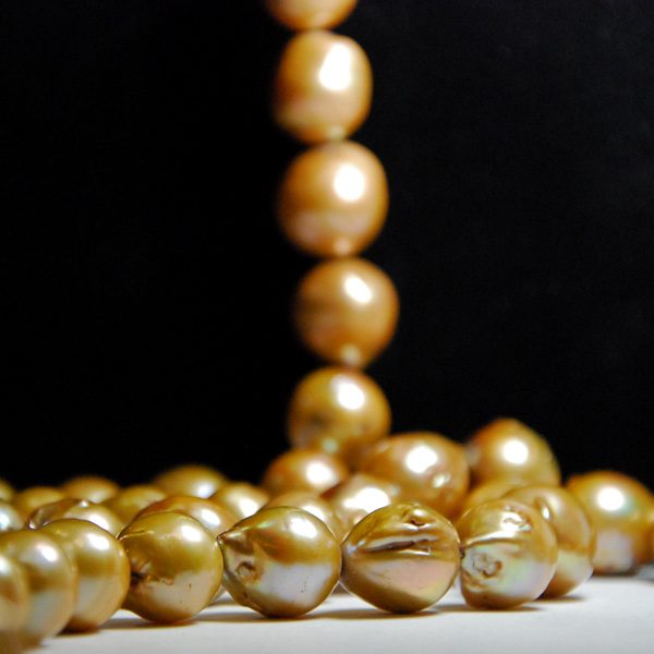 Süsswasser Perlen Barock in gold.-1783