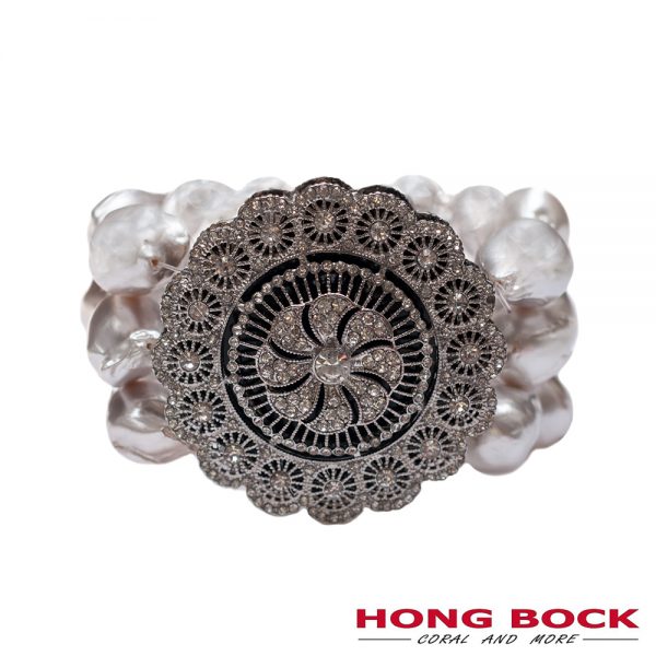HONG BOCK-Design - Armband, 4 reihig, mit Barockperlen, Zirkonien und Medaillon-2537
