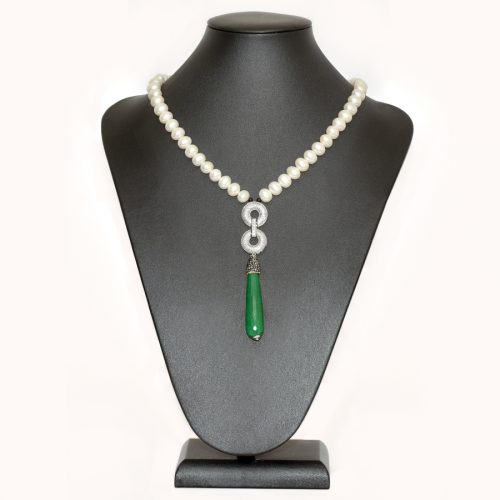 HONG BOCK-Design Kette 45cm lang/ Süsswasser- Perlen und grüner Jade Anhänger
