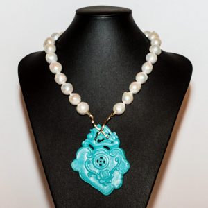 HONG BOCK design necklace made of freshwater pearls + magnesite / turquoise pendant