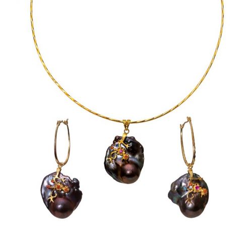 HONG BOCK design earrings and pendant with chain in gold-plated.