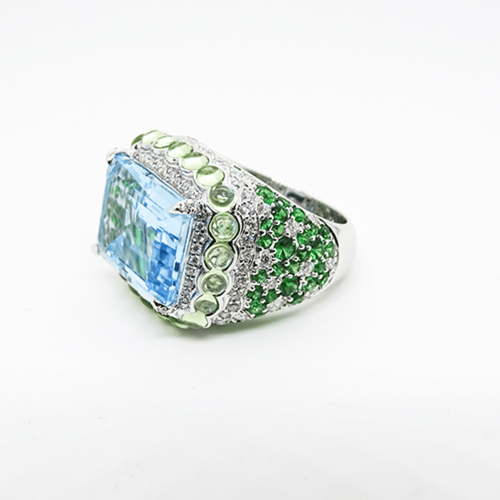 HONG BOCK design ring made of blue topaz with in 18K white gold