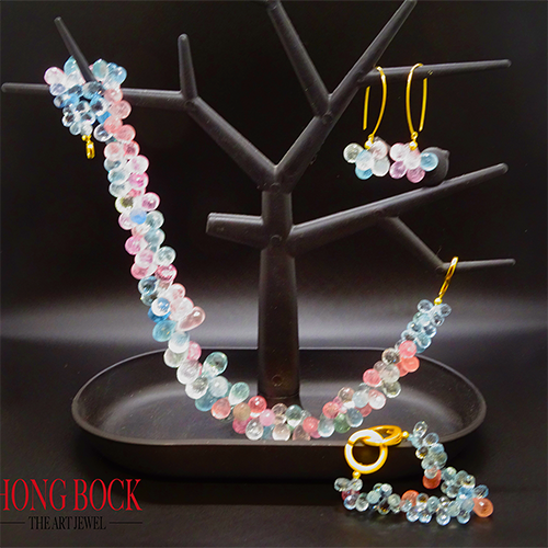 HONG BOCK design necklace made of aquamarine and monganite drops