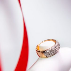 HONG BOCK diamond ring in 18K yellow gold